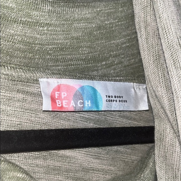 FP Beach Green Cowl Neck / hoodie long sleeve shirt OS / preowned - Picture 2 of 12